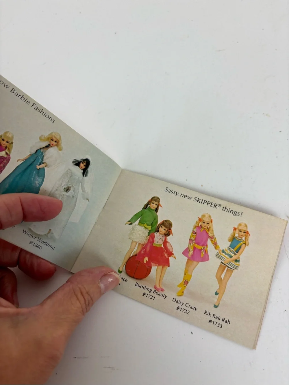 VTG 70s BARBIE DOLL Mattel-Living Barbie & Skipper Doll Mini -Fashion Booklet